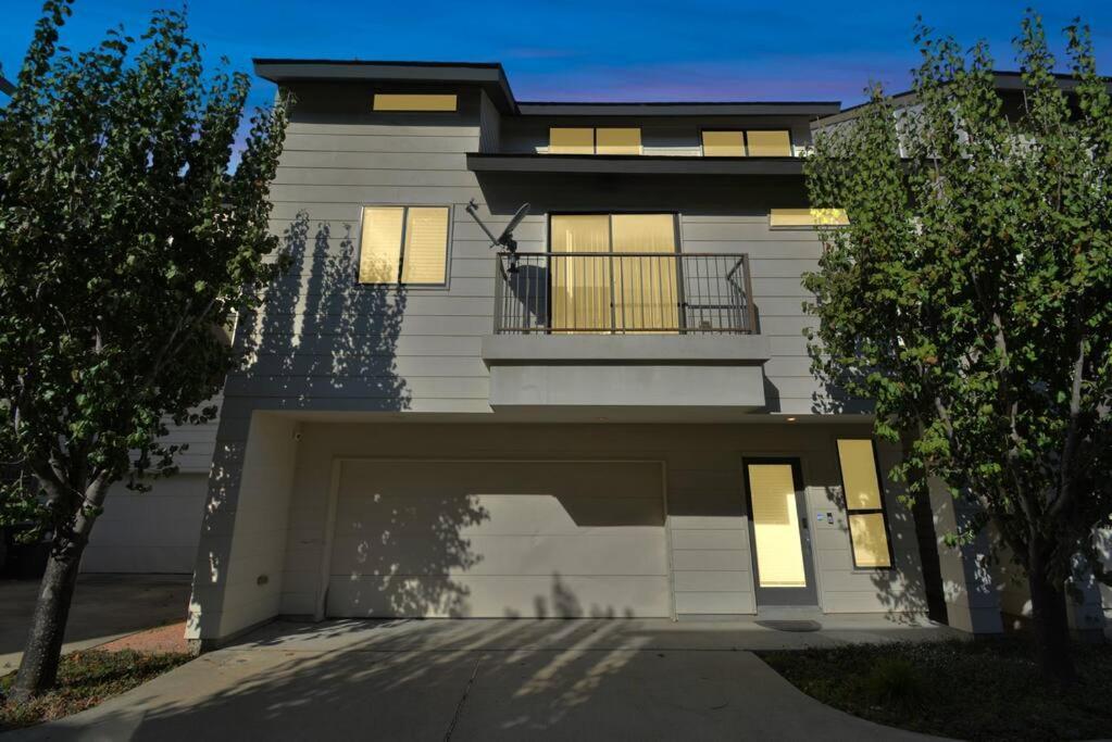 Vila 3Br/3.5Ba Three Story East Downtown Townhouse With View Houston Exteriér fotografie