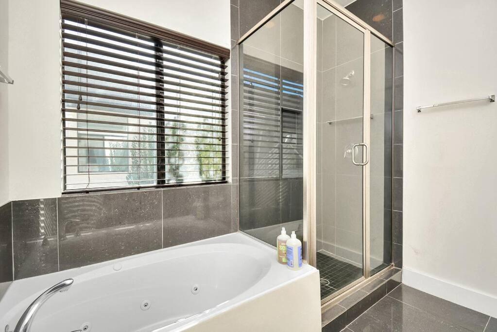 Vila 3Br/3.5Ba Three Story East Downtown Townhouse With View Houston Exteriér fotografie