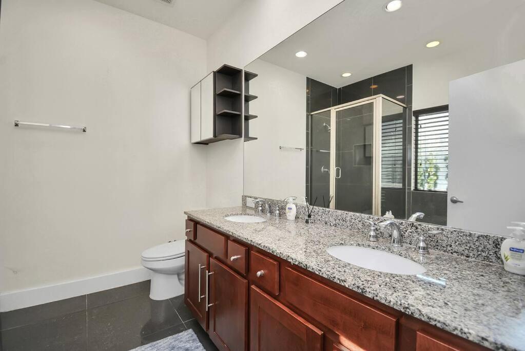 Vila 3Br/3.5Ba Three Story East Downtown Townhouse With View Houston Exteriér fotografie